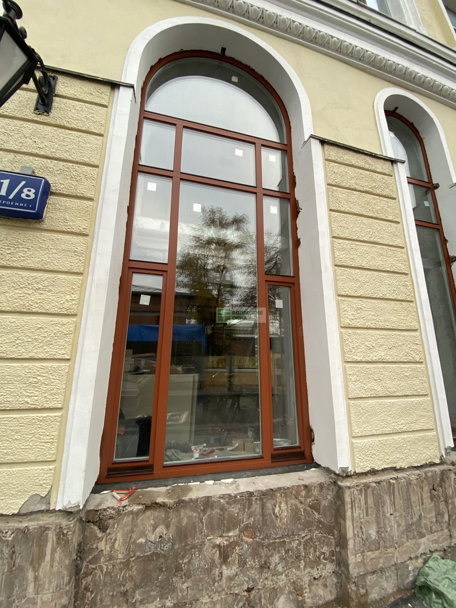 деревянное арочное окно